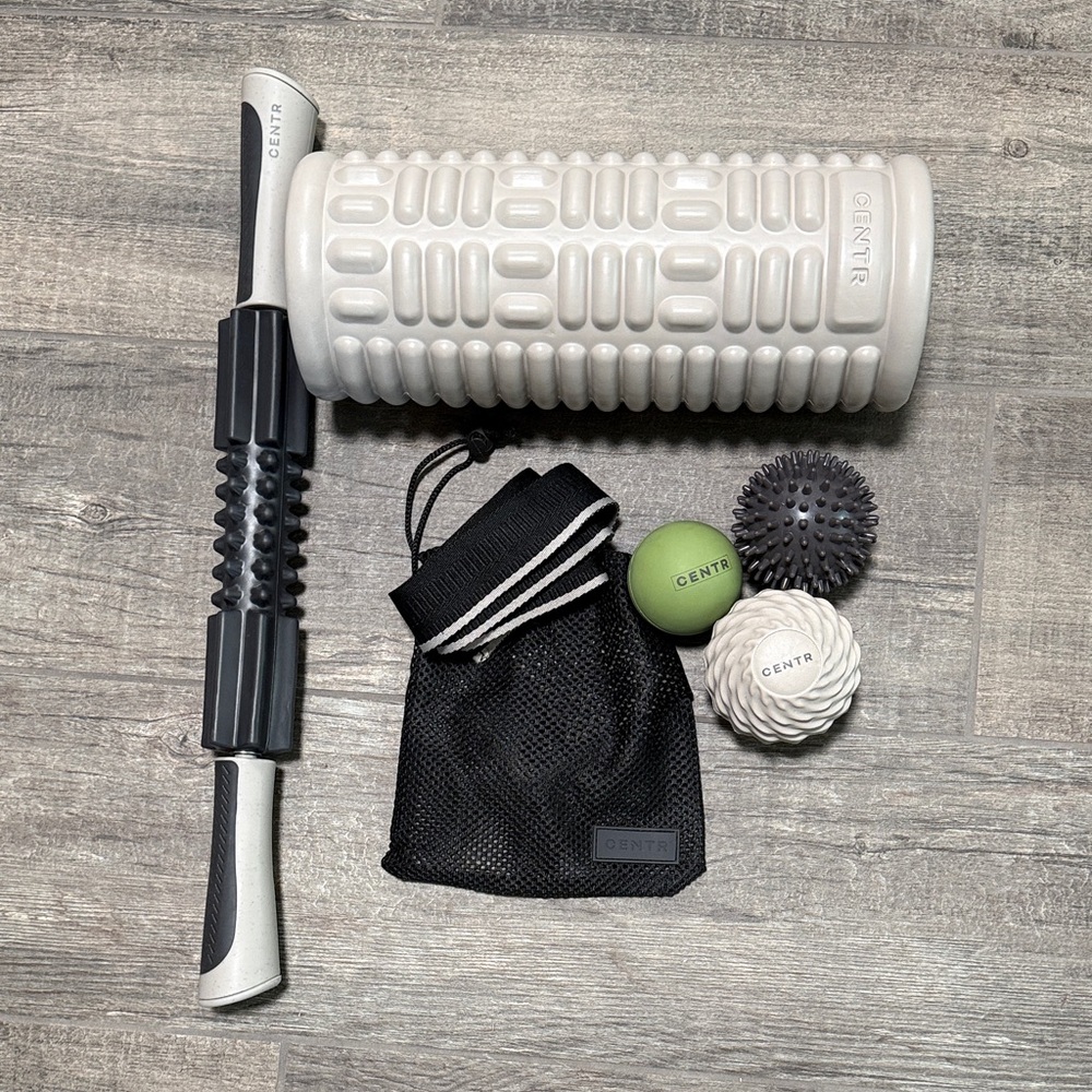 GAIAM White and Black Fitness Set